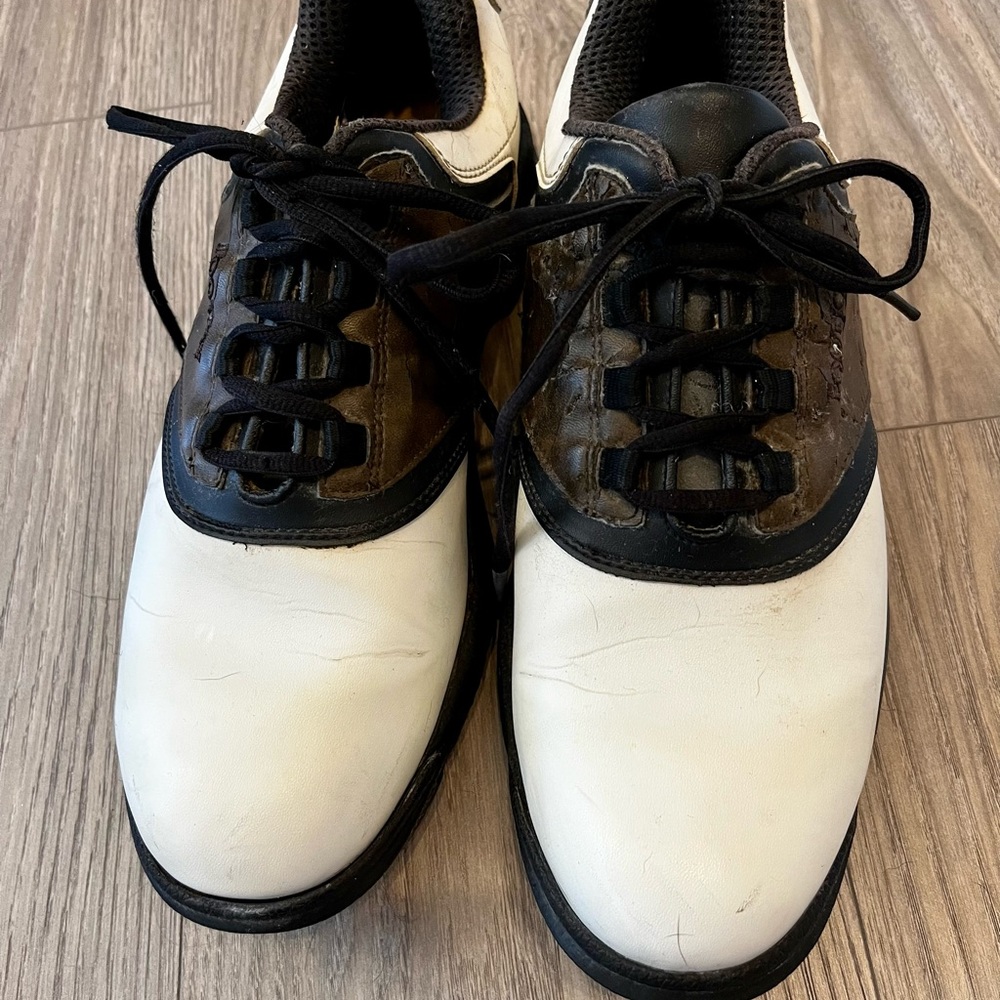 Footjoy men’s golf shoes